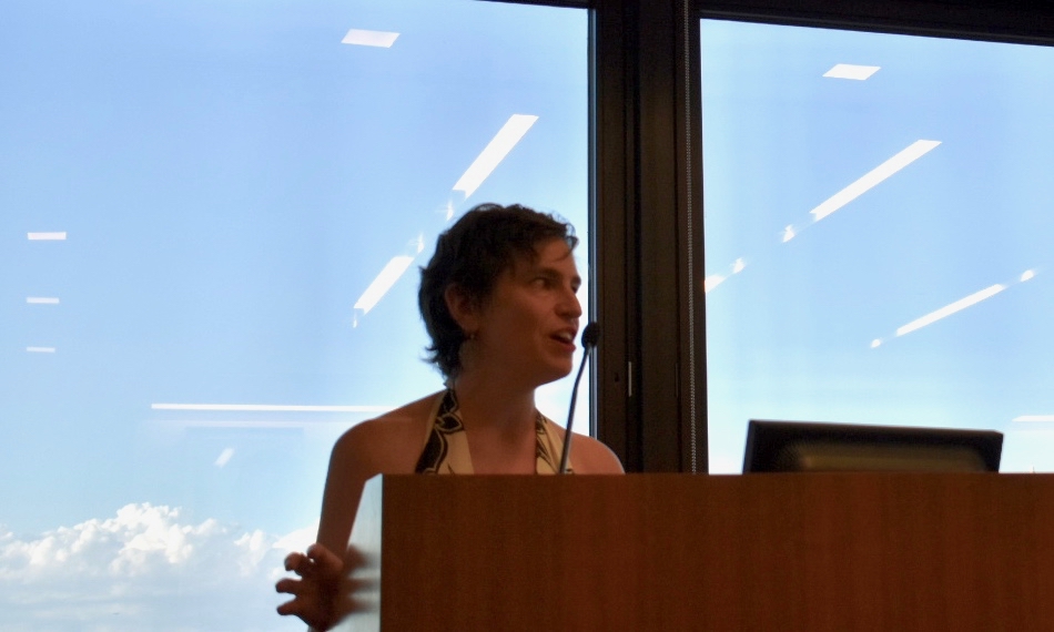 EJUSA Executive Director Shari Silberstein addresses the crowd